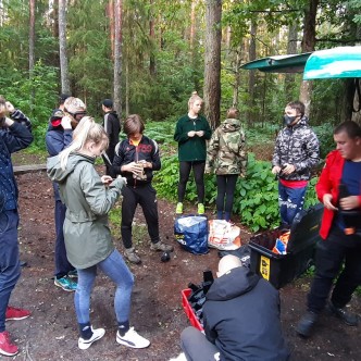 Korijärve rühm minemas airsoft’i mängima (foto Valgamaa Noorsootöökeskus TANKLA)